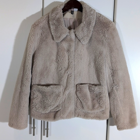Divided H&M Furry Fux jacket, Beige cream snap closure - Picture 1 of 10